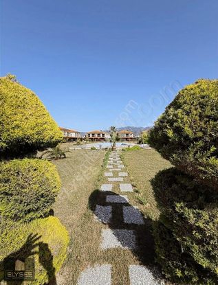 Kuşadası Davutlar Sahilinde 3+1 Site İçerisinde Havuzlu Villa