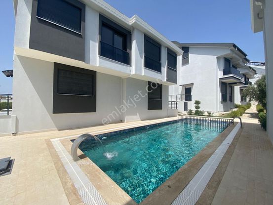 Didim Hisar Mahallesi'nde Havuzlu Site İçinde 3+1 Sıfır Villa