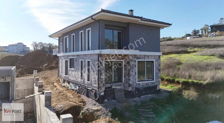Adapazarı Camili'de 277 M² Satılık Müstakil 5+1 Villa