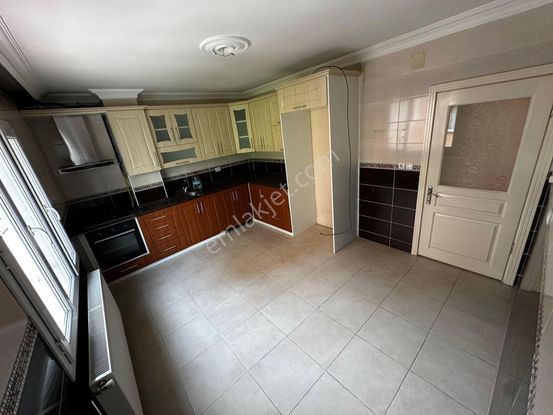 Turgutlu Satılık Altay Mah 1. Kat 120m2 3+1 Oda Doğalgazlı Balkonlu 14 Yıllık Daire