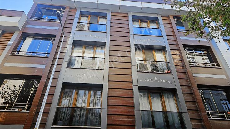 Küçükçekmece Yeşilovada E5'e 50mt Mesafede 4+2 Dublex