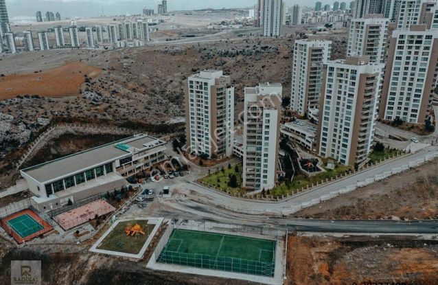 İncek Mahallesi İncek Toki Vadi Konutları Tip2-12. Blokta Ara Katta Kiralık 3,5+1 Daire ............