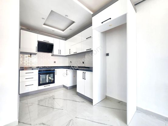 👉burhaniye Ören'de Nezih Site İçi Havuzlu Güvenlikli Ara Kat Doğalgazlı Asansörlü 1+1 Satılık Daire