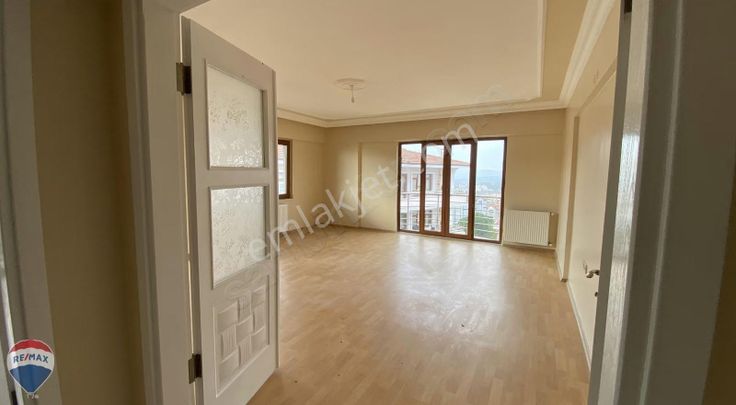 Remax Maviden Korucuk Gülistan Evlerde 3+1 Garajlı Kiralık Daire