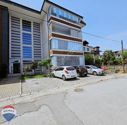 32 Evlerde Asansörlü Ara Kat Daire