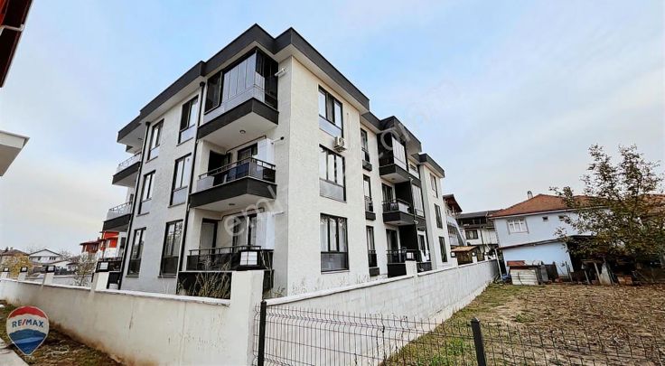 Remax Maviden Hanlı Mah. Arakat 2+1 97 M2 Köşe Daire