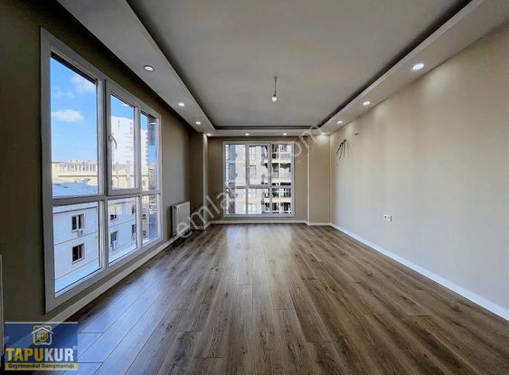 Bağcılar Site İçinde Çift Çepheli Sıfır Oturuma Hazır 2+1 Daire