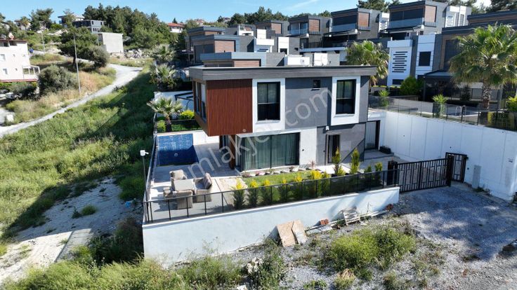 Kuşadası’nda Emsallerinin Altında Müstakil 5+1 Villa