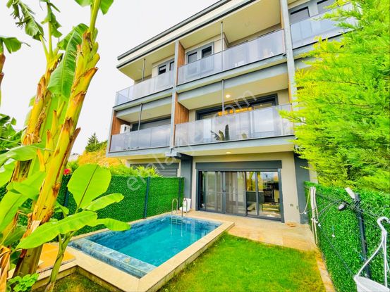 Kuşadası Soğucak Bölgesinde Özel Havuzlu 3+1 Satılık Villa