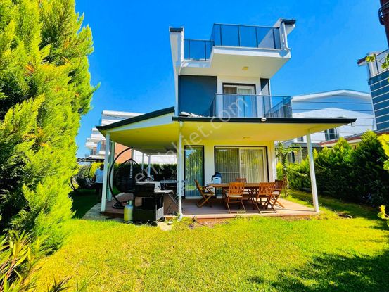 Kuşadası Güzelçamlı Bölgesinde Tek Müstakil 3+1 Satılık Villa