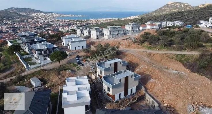 Hatunoğlu'ndan Satılık Yenifoça'da 4+1 Villalar