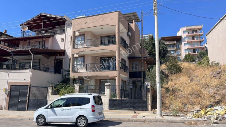 Bornova Atatürk Mah Körfez Manzaralı Satılık Komple Bina