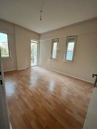 Yeşilyurtta 2+1 Katta Eşyasız Kiralık Daire