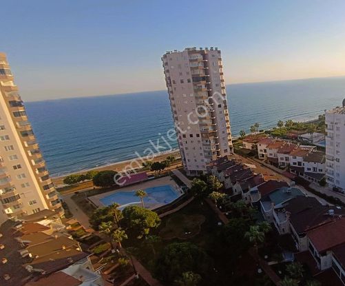 Mezitli Davultepe'de Denize Sıfır Site'de Havuzlu 3+1 Daire