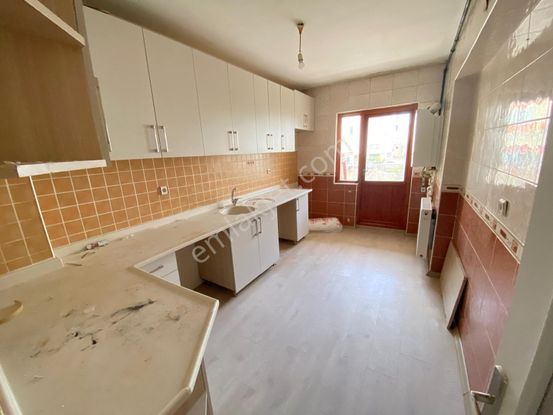 Beşikkaya Mahallesinde Orta Katta Daire