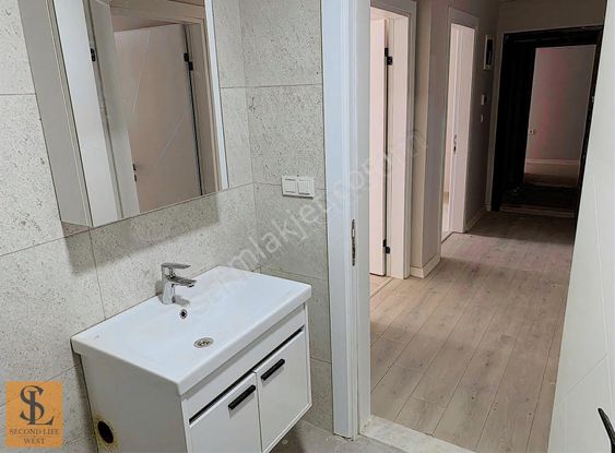 Burhaniye'de Merkezi Konum Geniş Odalı-balkonlu 3+1 Sıfır Daire