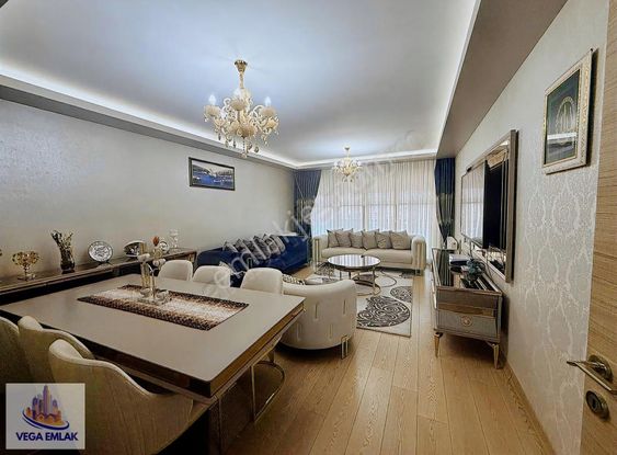 Vega Emlak'tan Full Yapı 4+1 Geniş Ana Cadde Sınırı Site Dairesi