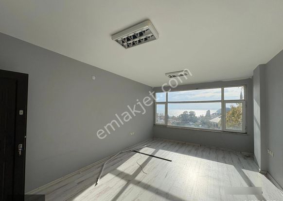 Nexus'tan Çarşı Merkezinde İş Hanı İçerisinde 1+1 Kiralık Ofis