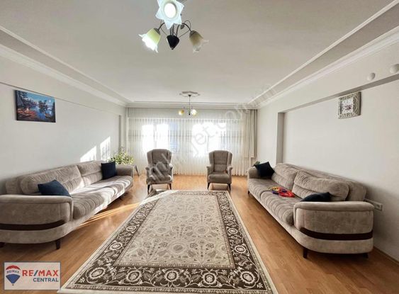 Remax Centralden Gökçebostanda Kiralık 4+1