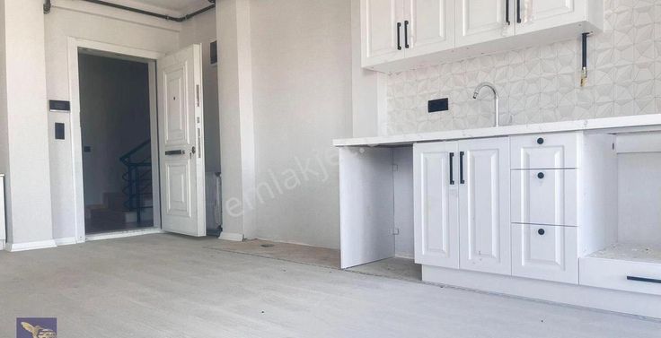 Merkezi Konum Deniz Manzaralı 1+1 Daire