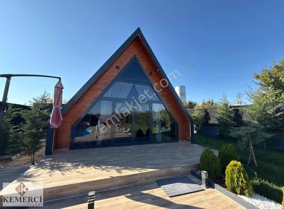 Kemerciden Bahçeşehirde Satılık Lüks Havuzlu Bungalow