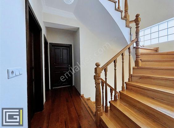 Çam Ormanlarına Komşu Müstakil Havuzlu Bahçeli Kiralık Villa