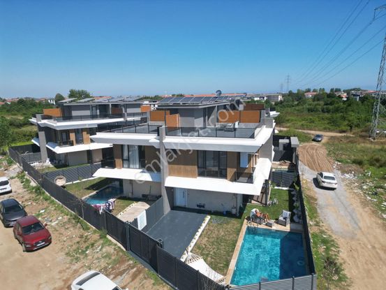 Karasu’da Müstakil Bahçeli Ve Müstakil Havuzlu 4+1 Ultra Lüks Satılık Villa