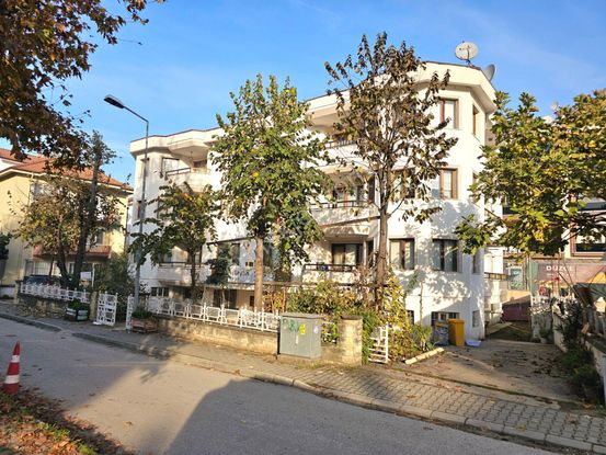 Hak Emlak'tan Şehrin Kalbinde Satılık 3+1 Çok Geniş Daire