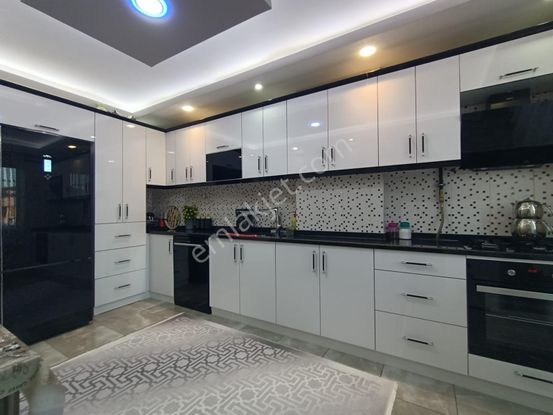 Körfez Fatih Mah.de Cadde Üzeri Deniz Manzaralı 4+1 Çatı Dublexi