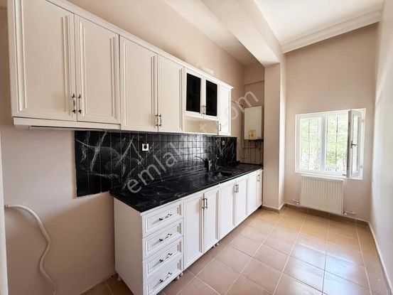 İncirli Mahallesi'nde Cadde Yakınında 2+1 Daire