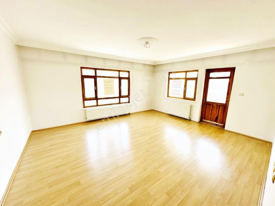 Şentepe'nin Kalbinde Tüm Banka Ve Kurumların Olduğu Caddede Satılık 3+1