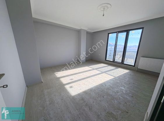 E.gazi Cadde Üzeri 3+1 Asansörlü Sıfır Arakat Katta Tek