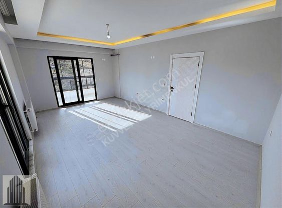 Kuvvet Den Salon Mutfak Ayrı Sıfır Çift Balkonlu 2+1 Daire.!!