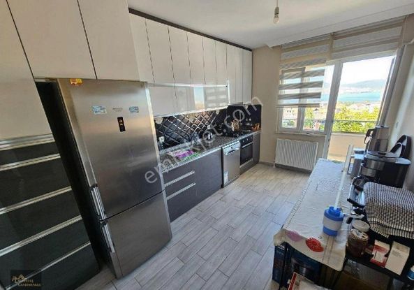 Şehitler Mahallesinde Deniz Manzaralı 4+1 Çatı Dubleks