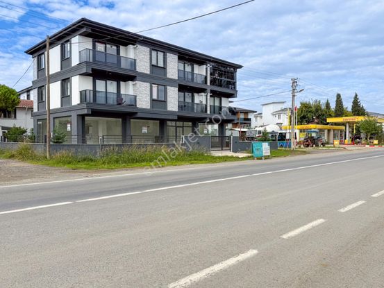 Kumbağ İşlek Ana Cadde Üzerinde Geniş Ve Depolu Kiralık Dükkan