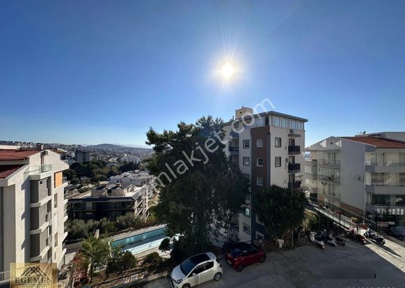 Kuşadası Marina Mevkinde Satılık 2+1 Daire