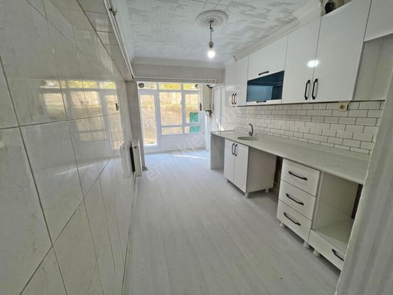 Asımgündüz Cadde Üzerinde Bağımsız Salon Yapılı 3+1 Satılık Daire