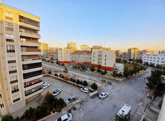 Karaköprü Doğukent'te İstiklal Ortaokulu Yanı 3+1 Uygun Daire