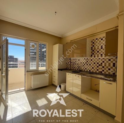 Royalest'ten İskanlı Merkezi Lokasyonda Site İçi 2+1