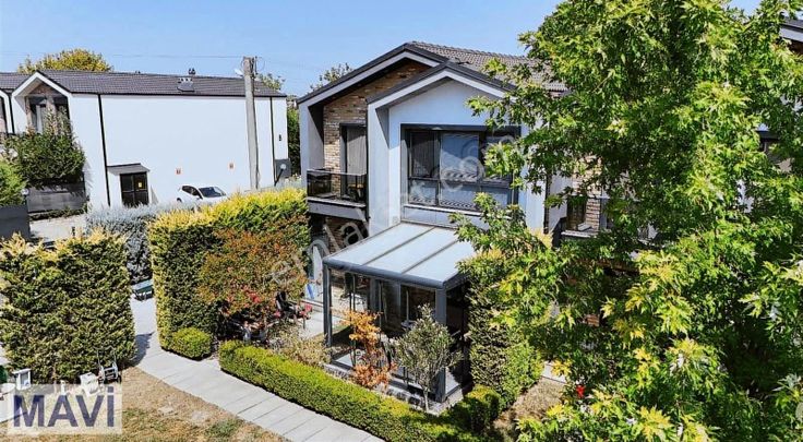 Remax Mavi Cansu Soy'dan Demircioğlu 4'te Satılık Villa