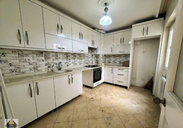 Uluönder Cad. Mit Ykn. 3+1 Genç Bina Arakat Asansörlü Otoparklı