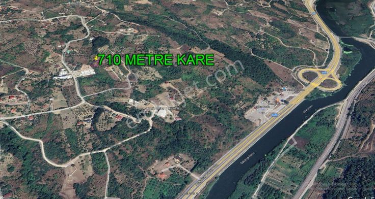 Geyvede Elektrik Su Yol Sorunu Olmayan 710 Metrek. Satılık Tarla