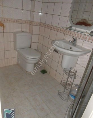 Bakırköy Y.mah Marmaraya İki Sok Semt Pazarına Bir Sk Mesafe Ara Kat Salonu 25 M2 Olan 2+1 95