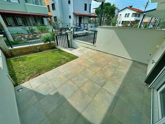 Uytundan Burhaniye İskelede Denize 100 Metre Bahçeli 2+1 Daire