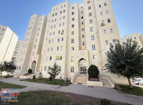 Cadde Seyrandan Satlık 2+1 Ara Kat Acil Acil