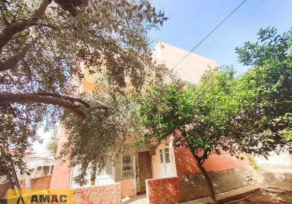 Yeşilevlerde 2 Katlı Bahçeli Satılık Müstakil Ev