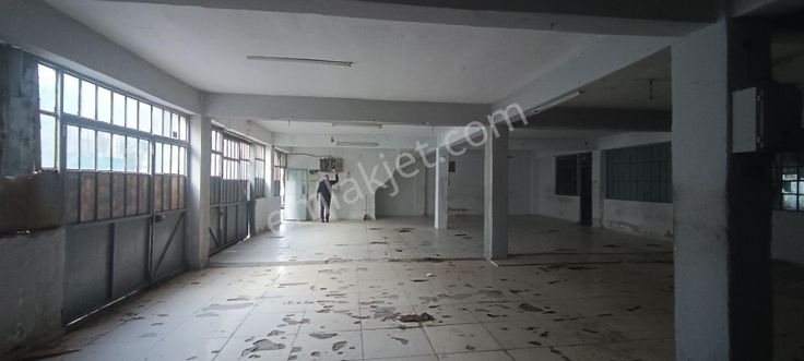 Vişnede Dokumaya Uygun Düz Giriş 225 Metrekare Kiralık İşyeri