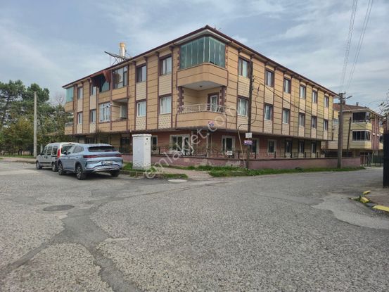 Realty World'dan Akyazı Cumhuriyet'te 110m2 2 Banyolu 3+1 Daire