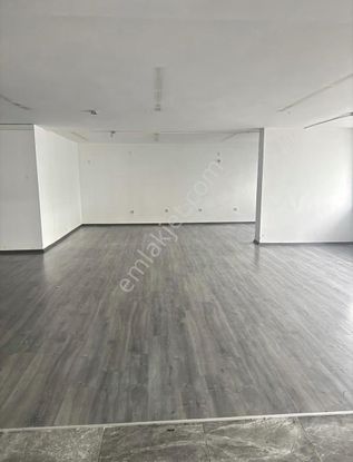 Kadıköy Altıyol Da Kuşdili Caddesinde 350m Net