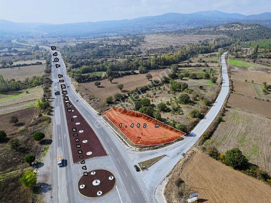 Balıkesir - Edremit Yolu Üzeri Satılık 1.462 M² Köşe Tarla
